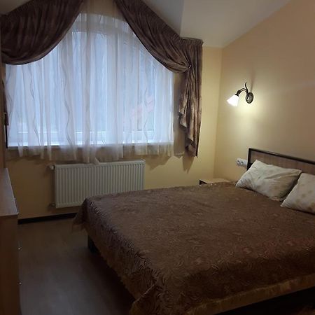 Gostynnyi Dvir Cottage Ternopil Exterior photo