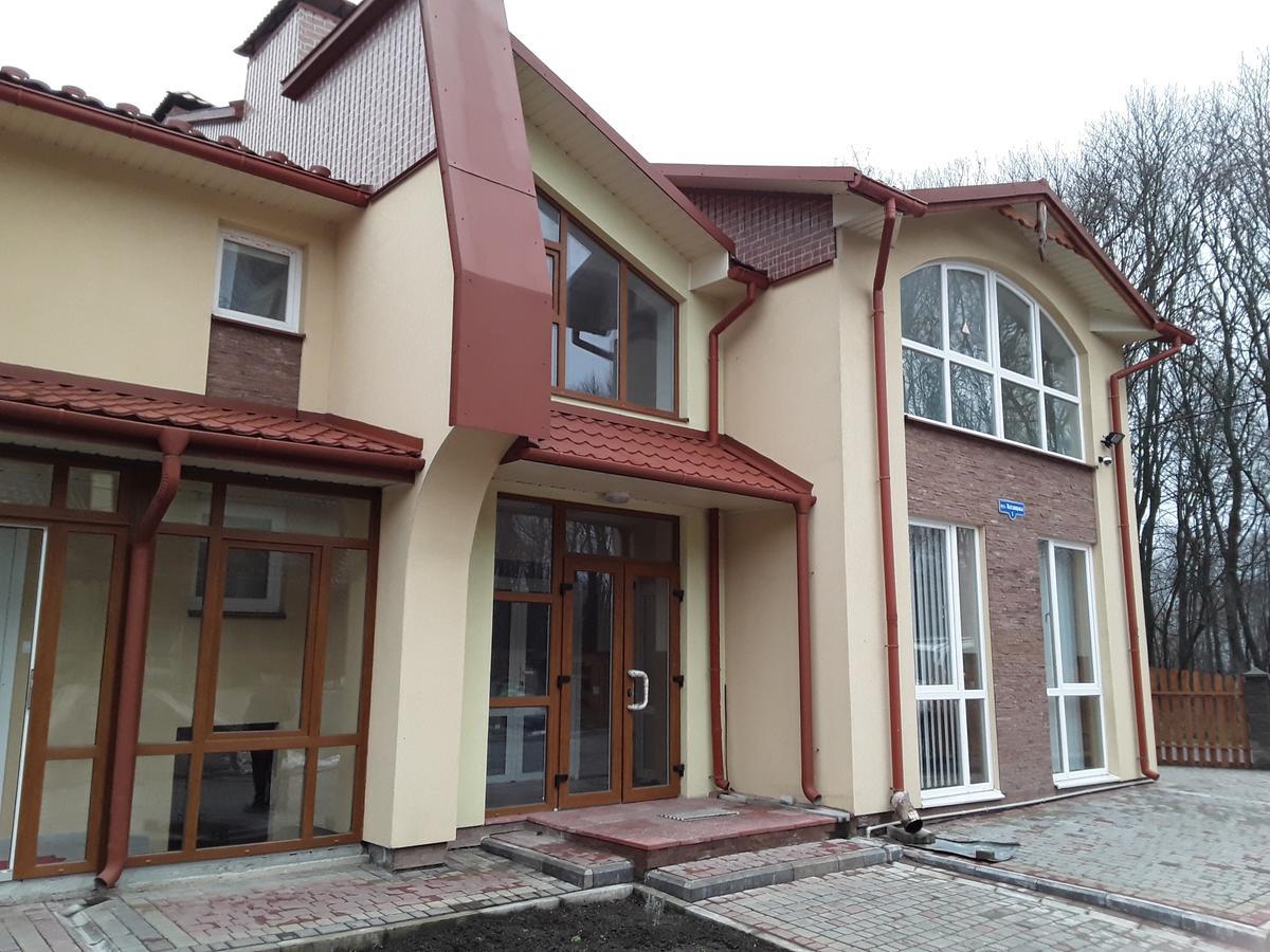 Gostynnyi Dvir Cottage Ternopil Exterior photo